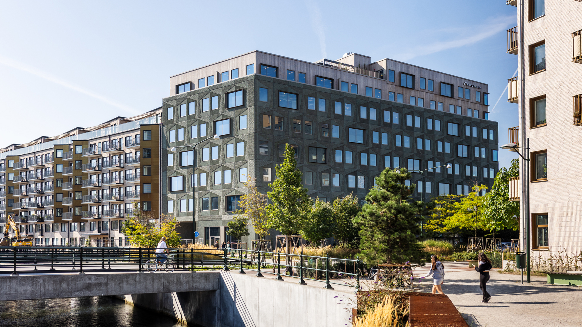 Malmö Oas ulkoapäin, vihertävä julkisivu